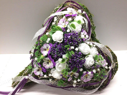 Grabgesteck Herz 30cm – handgemacht aus Seiden- und Kunstblumen, langlebig & pflegeleicht von SarahsFlowerStudio