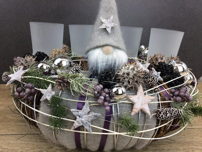 Adventskranz Wunschfarbe Grau Weiß Wichtel Silber Kugeln Zapfen Draht Filz Band Sterne – handgemacht aus Seiden- und Kunstblumen, langlebig & pflegeleicht von SarahsFlowerStudio