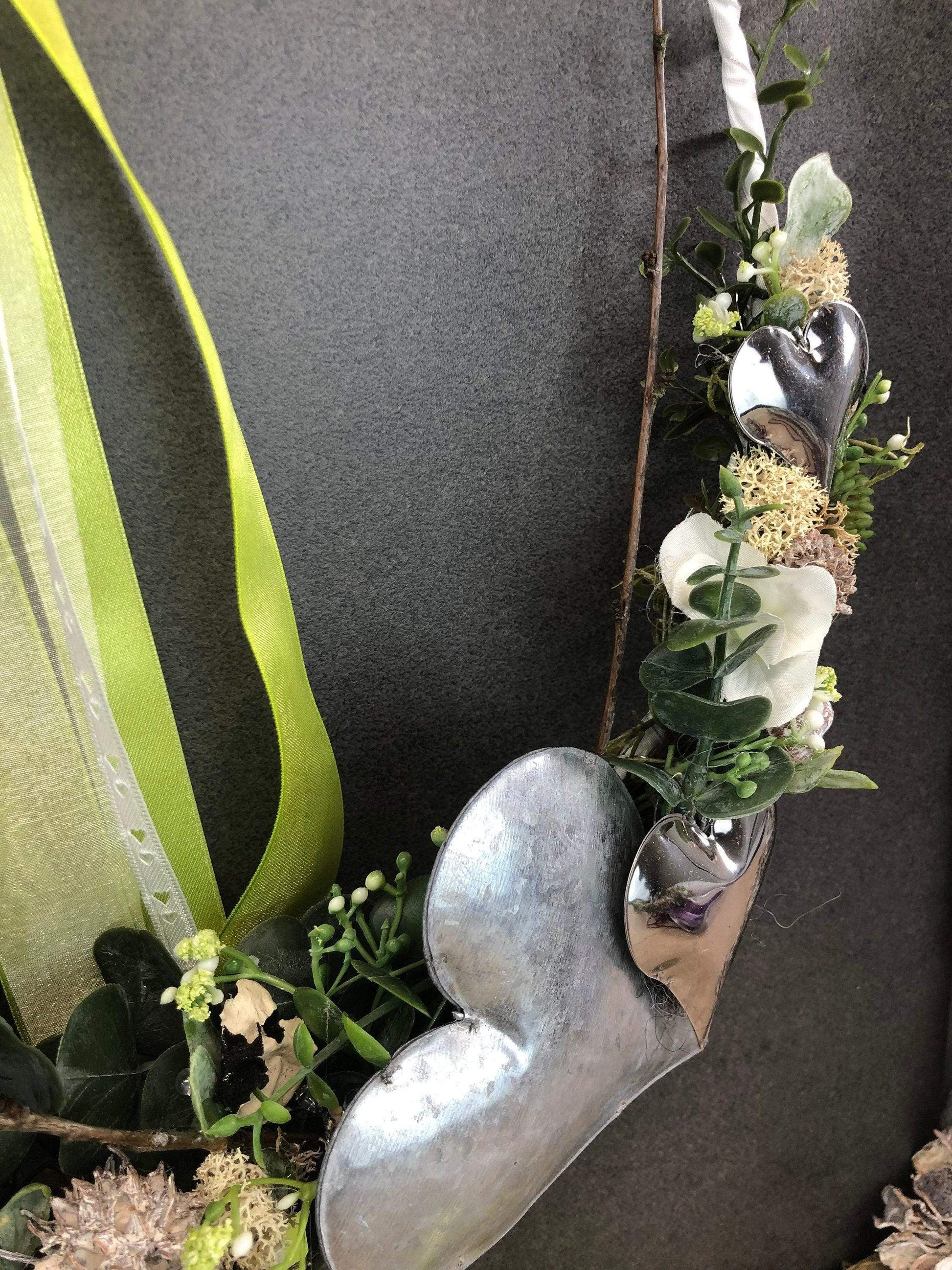 Türkranz ganzjährig Modern Türdeko Tür Schmuck Wunschgröße ganzjährig Muttertag Valentinstag Herz Boho Skelettblätter Band Filz Spitzenband – handgemacht aus Seiden- und Kunstblumen, langlebig & pflegeleicht von SarahsFlowerStudio