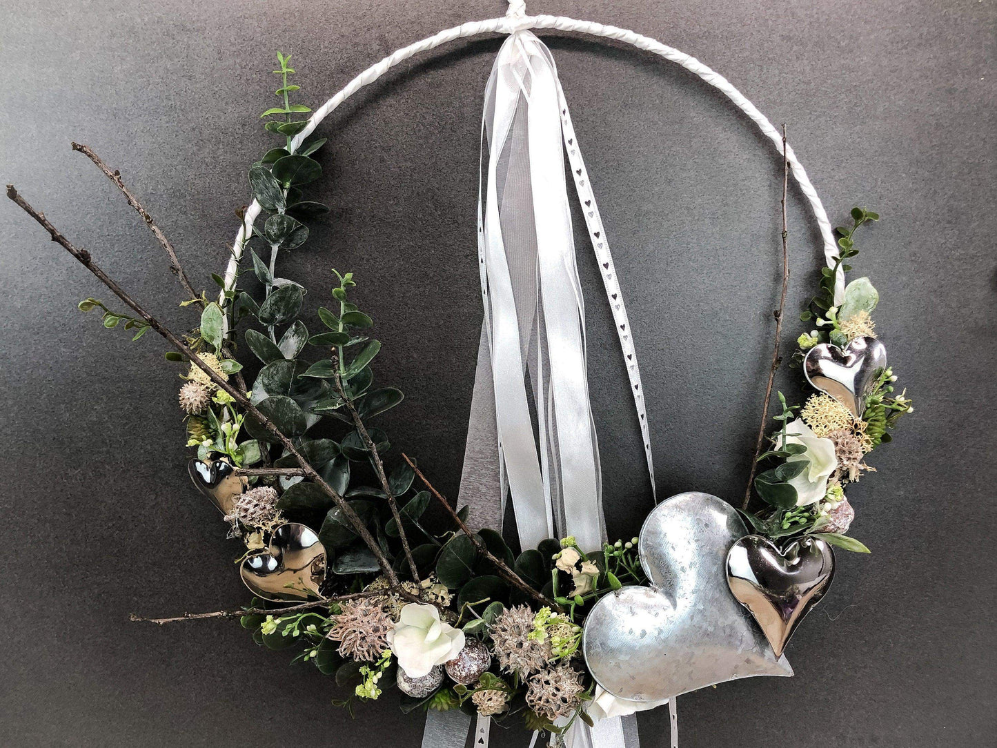 Türkranz ganzjährig Modern Türdeko Tür Schmuck Wunschgröße ganzjährig Muttertag Valentinstag Herz Boho Skelettblätter Band Filz Spitzenband – handgemacht aus Seiden- und Kunstblumen, langlebig & pflegeleicht von SarahsFlowerStudio