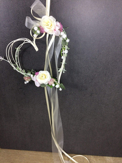 Autoschleife XXL für Seitenspiegel Kirchenbank Wunschfarbe große Schleife Dekoration Blumenschmuck Herz – handgemacht aus Seiden- und Kunstblumen, langlebig & pflegeleicht von SarahsFlowerStudio