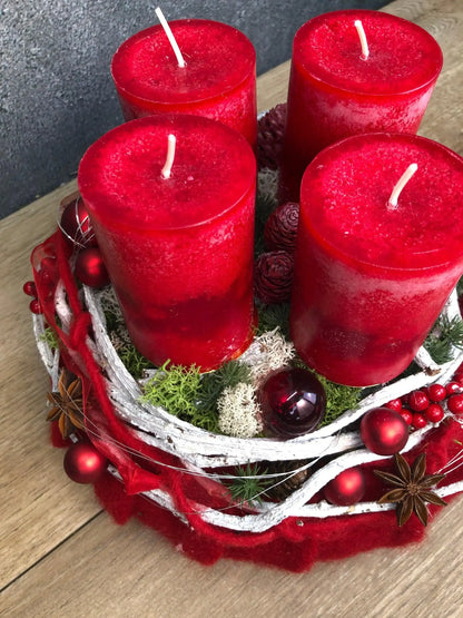 Adventskranz Adventskalender Filz Kugeln Sterne Moos Zedern mehrjährig rund – handgemacht aus Seiden- und Kunstblumen, langlebig & pflegeleicht von SarahsFlowerStudio
