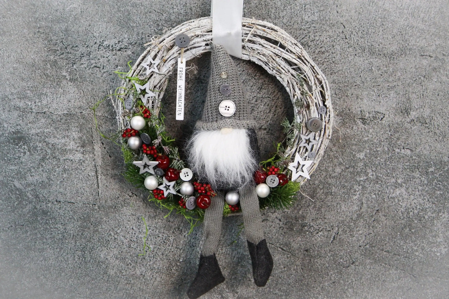 Türkranz Türdeko Türschmuck Weihnachten Weidenkranz Wichtel Zapfen Stern Apfel Knöpfe Tanne Band Modern – handgemacht aus Seiden- und Kunstblumen, langlebig & pflegeleicht von SarahsFlowerStudio
