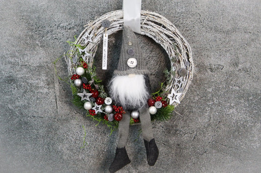 Türkranz Türdeko Türschmuck Weihnachten Weidenkranz Wichtel Zapfen Stern Apfel Knöpfe Tanne Band Modern – handgemacht aus Seiden- und Kunstblumen, langlebig & pflegeleicht von SarahsFlowerStudio