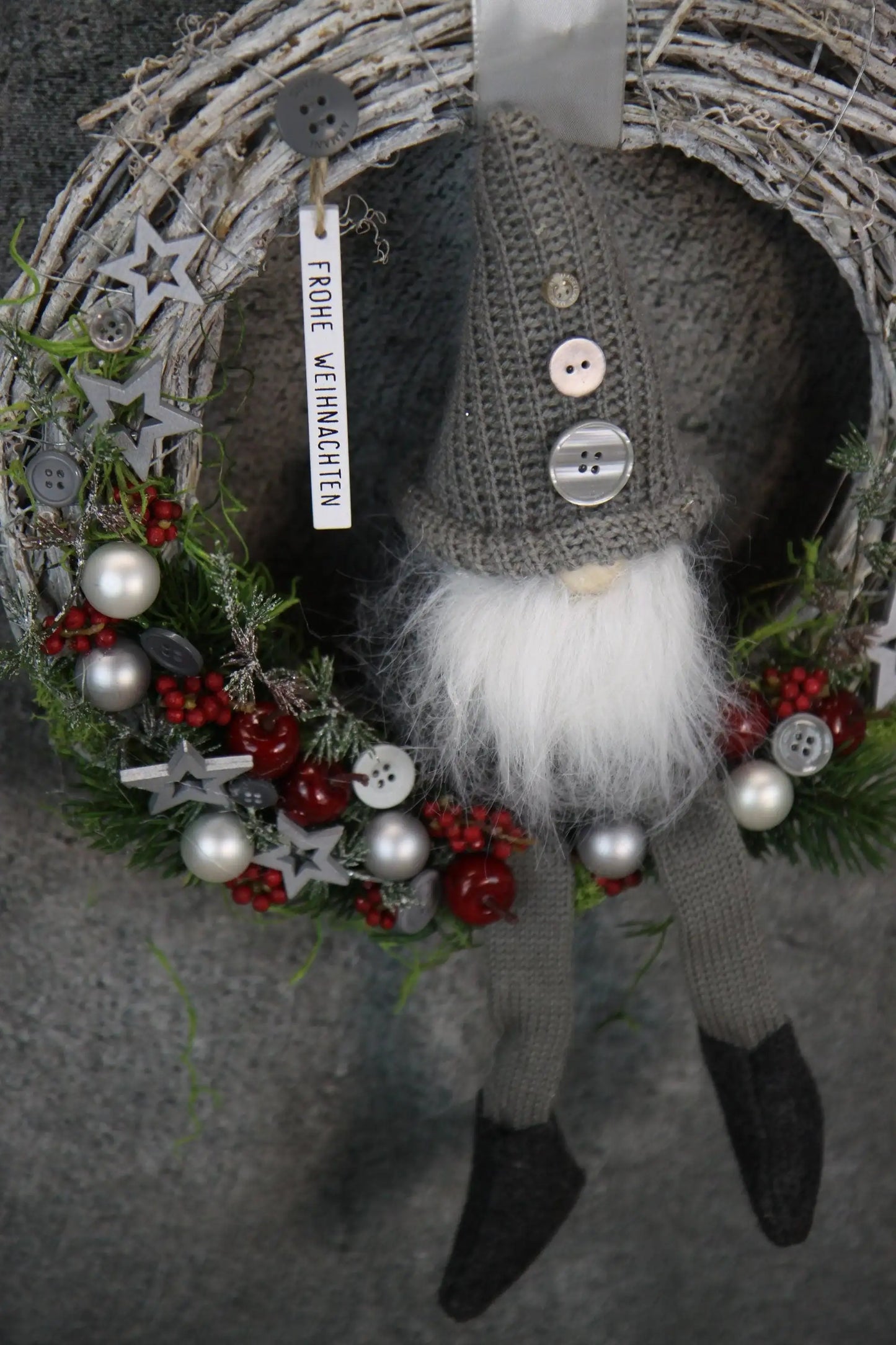 Türkranz Türdeko Türschmuck Weihnachten Weidenkranz Wichtel Zapfen Stern Apfel Knöpfe Tanne Band Modern – handgemacht aus Seiden- und Kunstblumen, langlebig & pflegeleicht von SarahsFlowerStudio