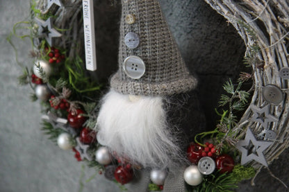 Türkranz Türdeko Türschmuck Weihnachten Weidenkranz Wichtel Zapfen Stern Apfel Knöpfe Tanne Band Modern – handgemacht aus Seiden- und Kunstblumen, langlebig & pflegeleicht von SarahsFlowerStudio