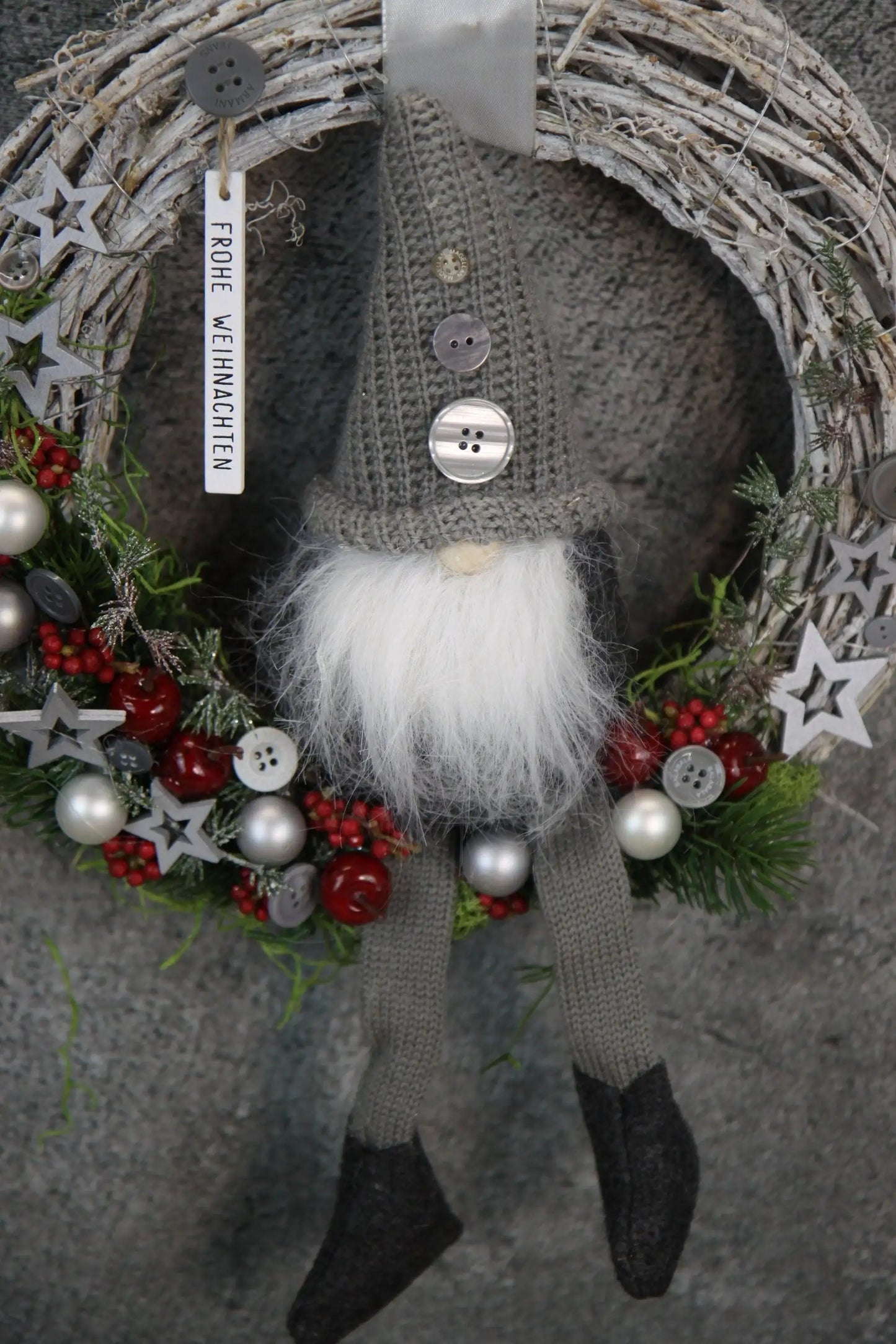 Türkranz Türdeko Türschmuck Weihnachten Weidenkranz Wichtel Zapfen Stern Apfel Knöpfe Tanne Band Modern – handgemacht aus Seiden- und Kunstblumen, langlebig & pflegeleicht von SarahsFlowerStudio