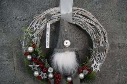 Türkranz Türdeko Türschmuck Weihnachten Weidenkranz Wichtel Zapfen Stern Apfel Knöpfe Tanne Band Modern – handgemacht aus Seiden- und Kunstblumen, langlebig & pflegeleicht von SarahsFlowerStudio