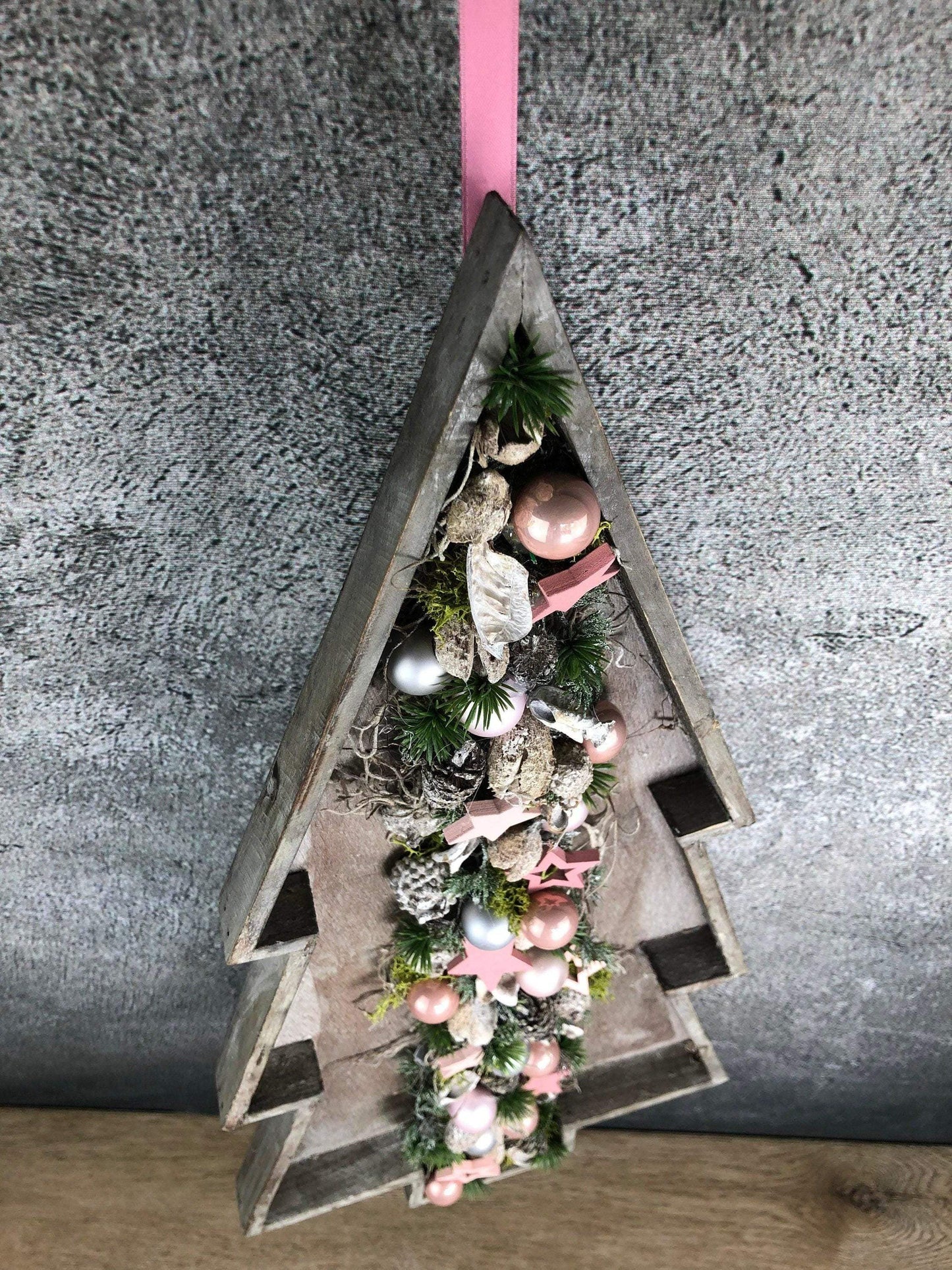 Türkranz Tannenbaum Tanne Baum Advent Kranz Wanddekoration Dekoration Türdekoration Weihnachten Weidenkranz – handgemacht aus Seiden- und Kunstblumen, langlebig & pflegeleicht von SarahsFlowerStudio