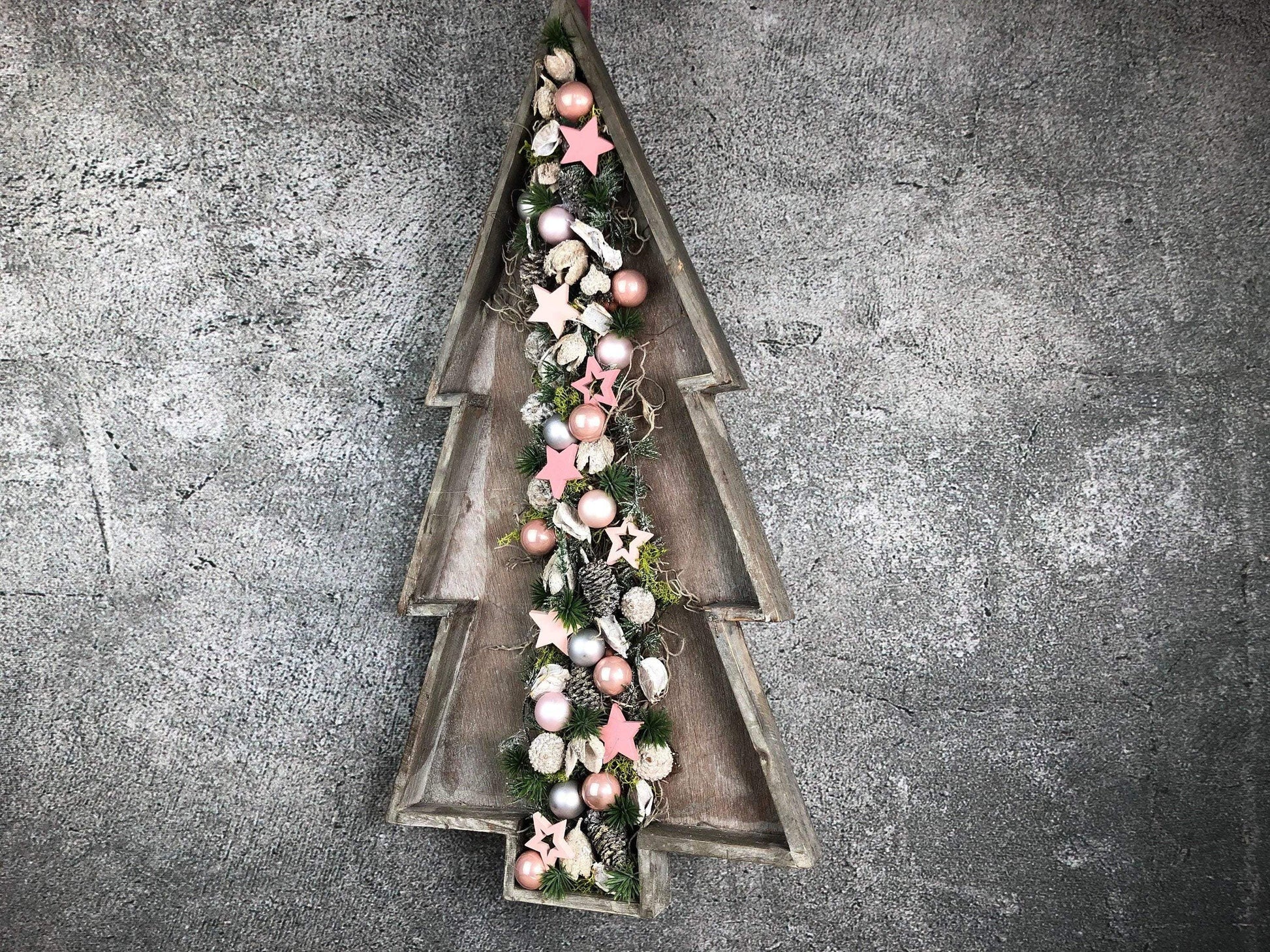 Türkranz Tannenbaum Tanne Baum Advent Kranz Wanddekoration Dekoration Türdekoration Weihnachten Weidenkranz – handgemacht aus Seiden- und Kunstblumen, langlebig & pflegeleicht von SarahsFlowerStudio