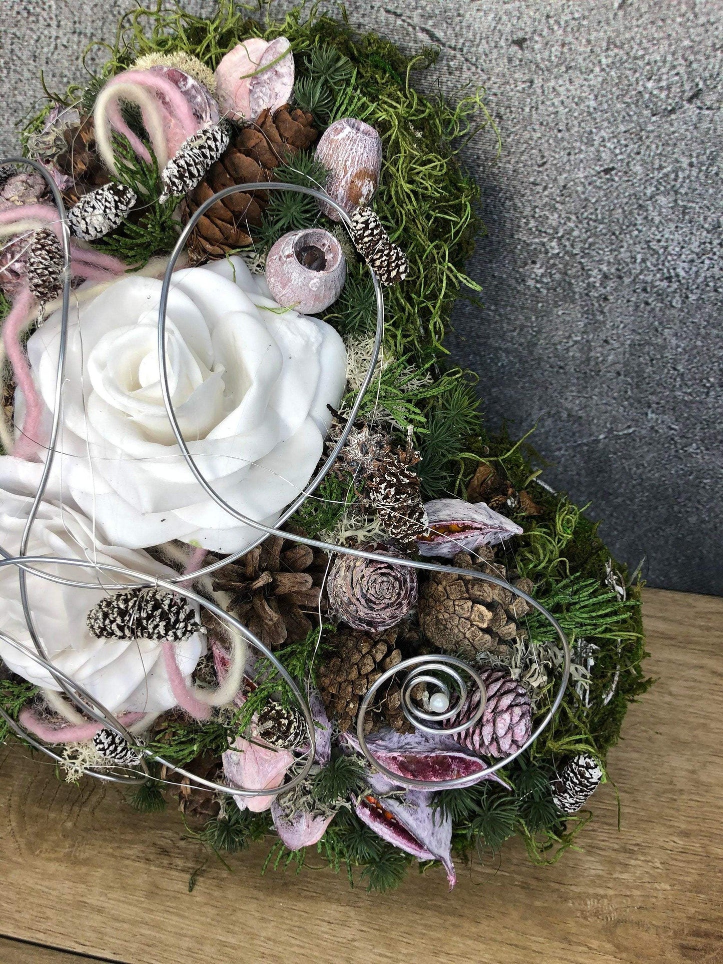 Grabgesteck Grabschmuck Herz Wunschgröße Grabdekoration Grabschmuck Allerheiligen Wachs Rose – handgemacht aus Seiden- und Kunstblumen, langlebig & pflegeleicht von SarahsFlowerStudio