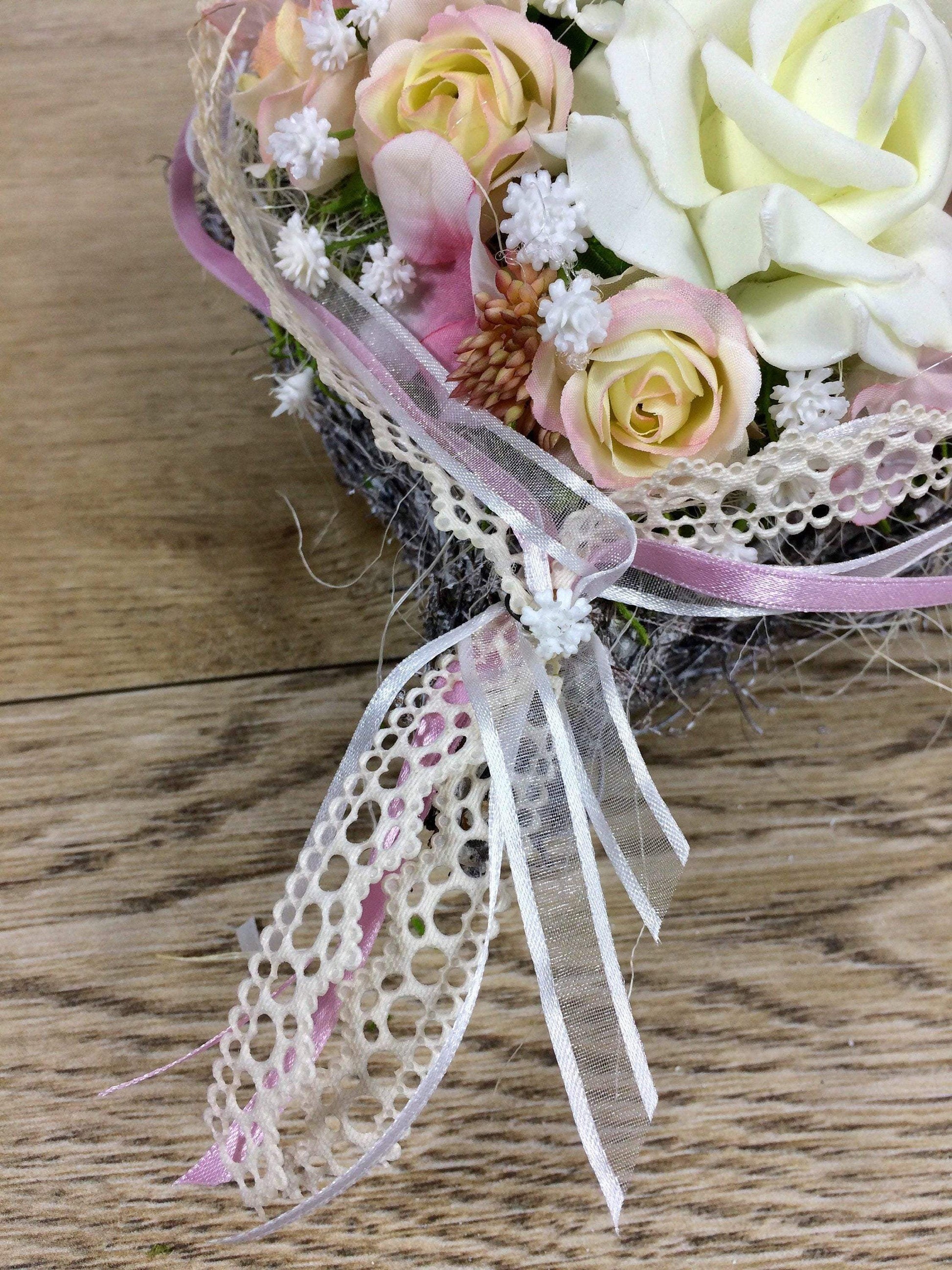 Grabgesteck Herz Grabschmuck Rose Hortensie Schleierkraut Sedum Tillansie Spitzenband Band Grabdekoration Grabschmuck Allerheiligen – handgemacht aus Seiden- und Kunstblumen, langlebig & pflegeleicht von SarahsFlowerStudio