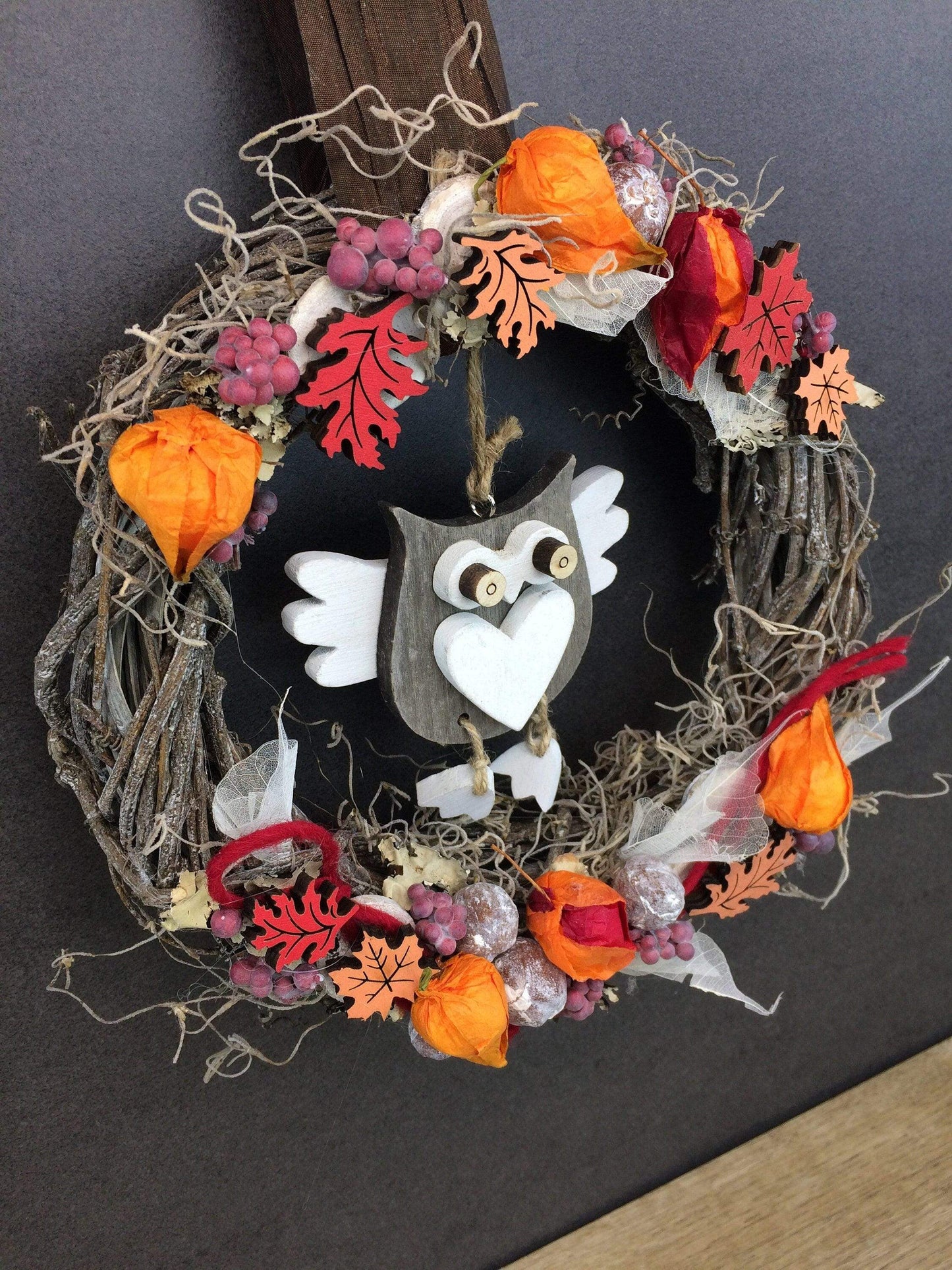 Türkranz 26cm Türdeko Türschmuck Eule Modern Tür Schmuck Herbst herbstlich ganzjährig Herbst – handgemacht aus Seiden- und Kunstblumen, langlebig & pflegeleicht von SarahsFlowerStudio