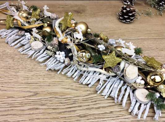 Tischdeko Tischgesteck Tischschmuck Gesteck 20er LED Lichterkette Wunschfarbe Advent Adventskranz Weihnachtlich Hirsch Band Kugeln – handgemacht aus Seiden- und Kunstblumen, langlebig & pflegeleicht von SarahsFlowerStudio