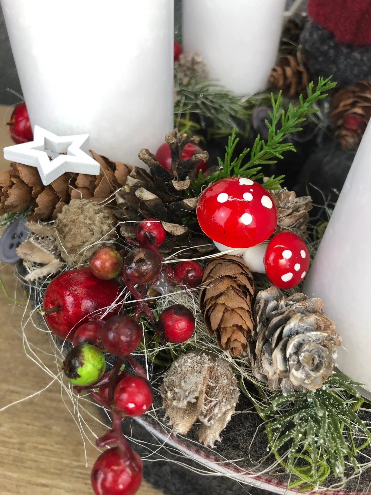 Adventskranz Adventskalender – handgemacht aus Seiden- und Kunstblumen, langlebig & pflegeleicht von SarahsFlowerStudio