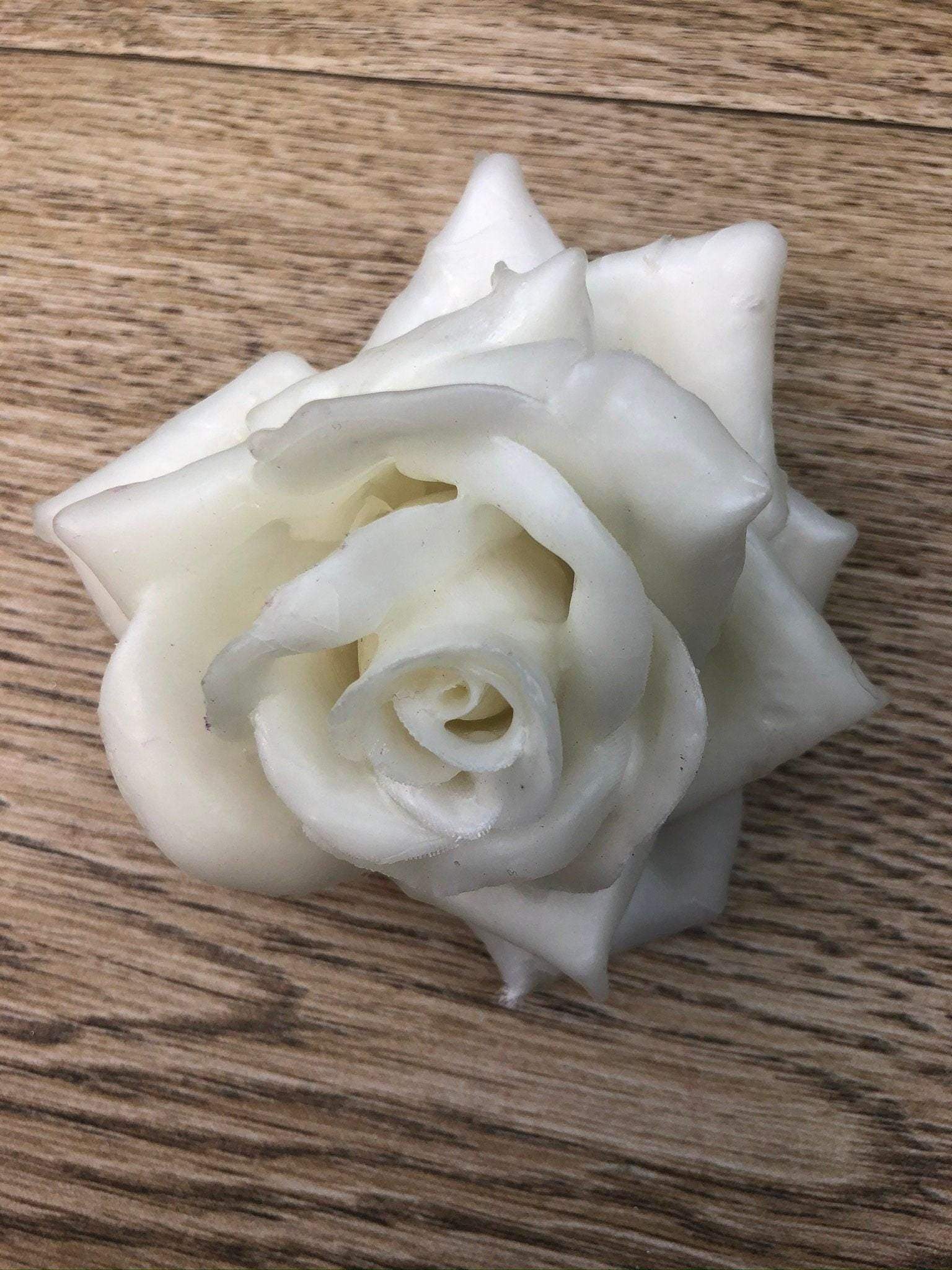 Wachsrosen Rosen Seidenrosen Seidenblumen Gewachst künstliche künstlich winterlich Allerheiligen Totensonntag – handgemacht aus Seiden- und Kunstblumen, langlebig & pflegeleicht von SarahsFlowerStudio