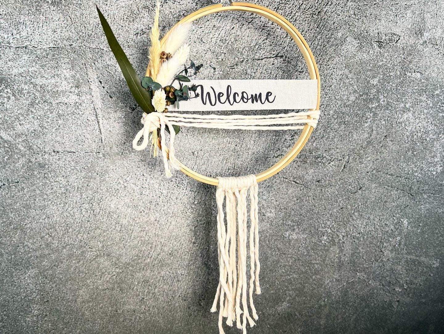 Türkranz Kranz Ring Stickring Eukalyptus Gräser Wandkranz Trockenblumen Hoop – handgemacht aus Seiden- und Kunstblumen, langlebig & pflegeleicht von SarahsFlowerStudio
