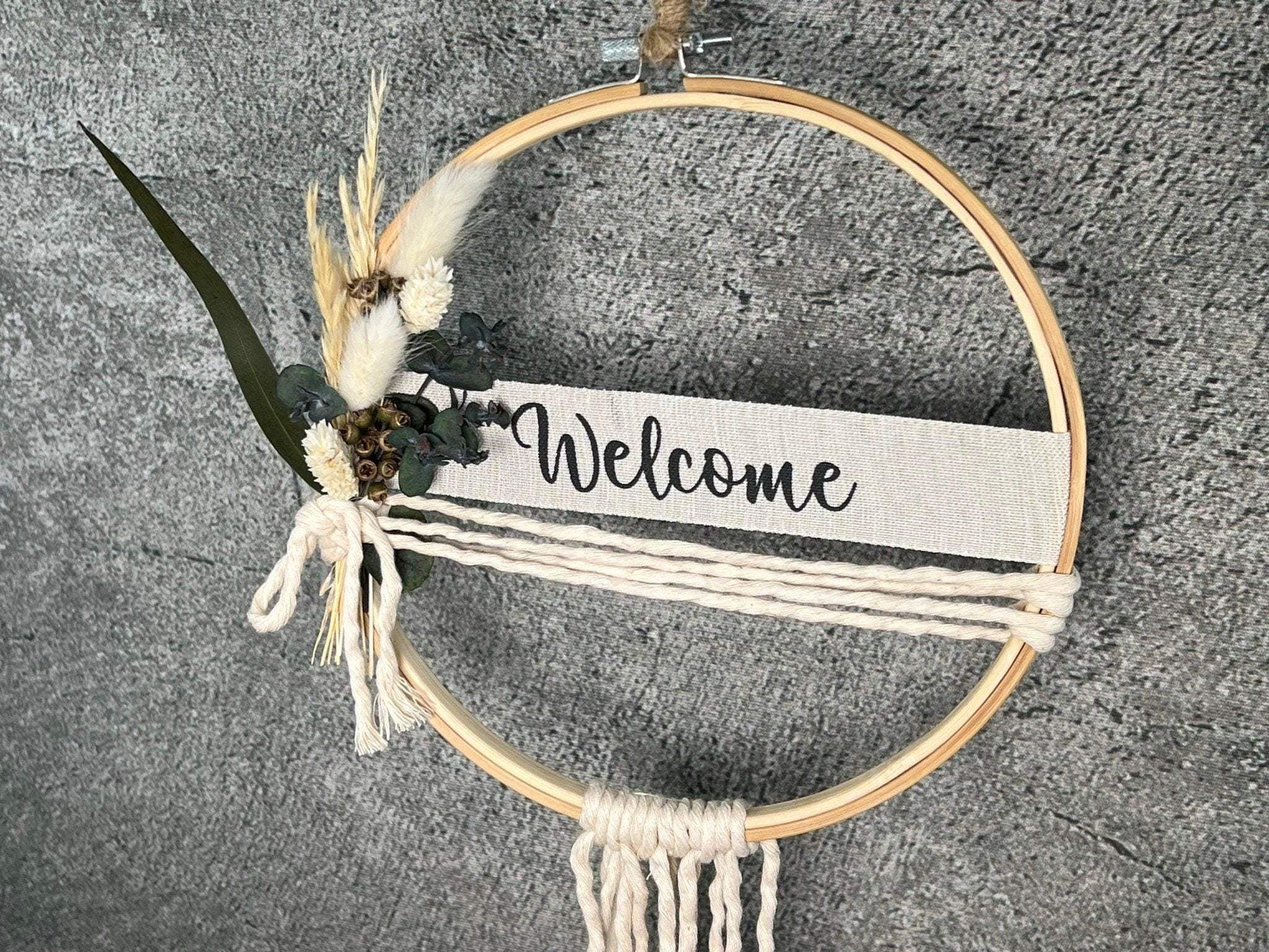 Türkranz Kranz Ring Stickring Eukalyptus Gräser Wandkranz Trockenblumen Hoop – handgemacht aus Seiden- und Kunstblumen, langlebig & pflegeleicht von SarahsFlowerStudio