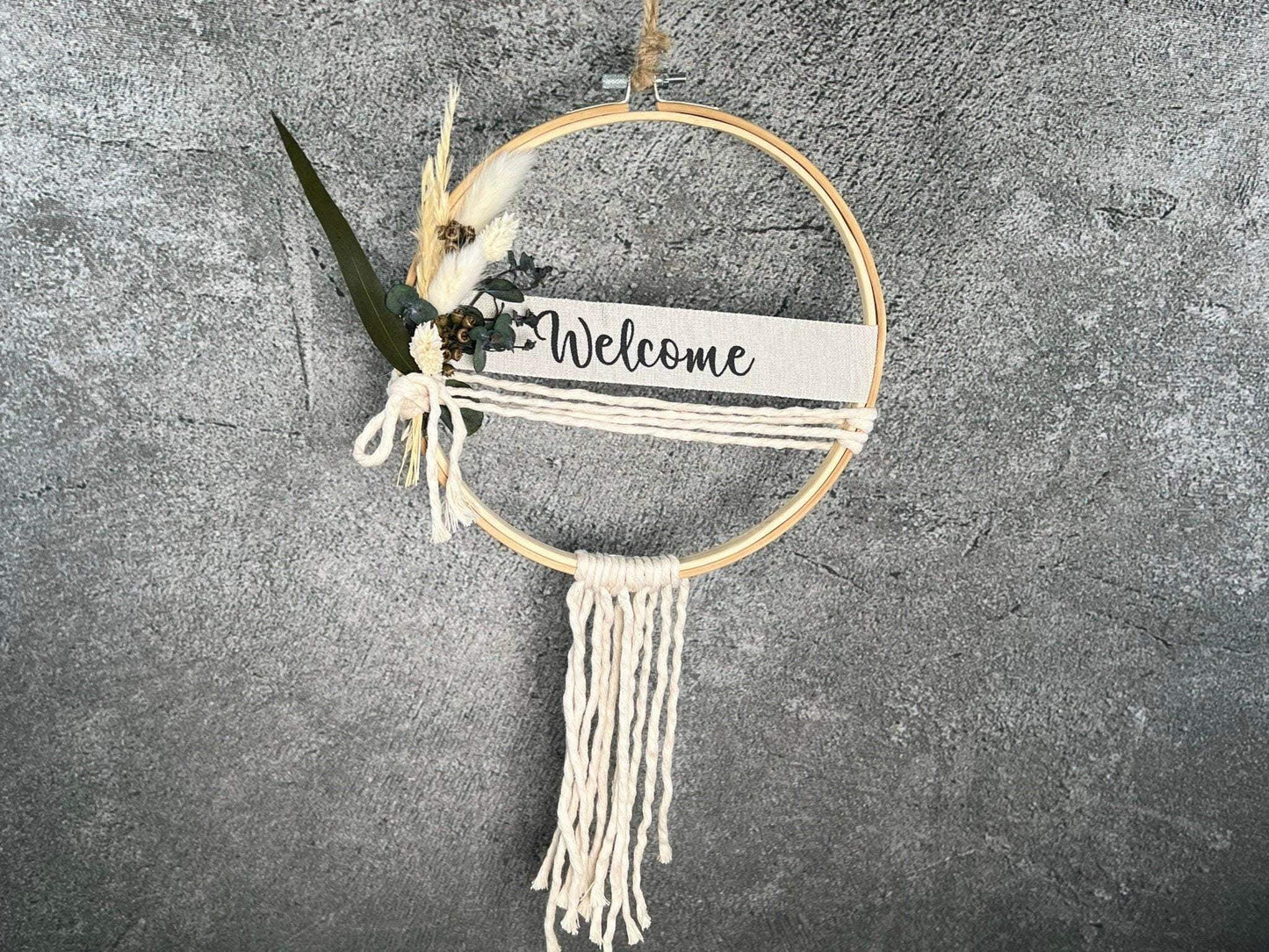 Türkranz Kranz Ring Stickring Eukalyptus Gräser Wandkranz Trockenblumen Hoop – handgemacht aus Seiden- und Kunstblumen, langlebig & pflegeleicht von SarahsFlowerStudio