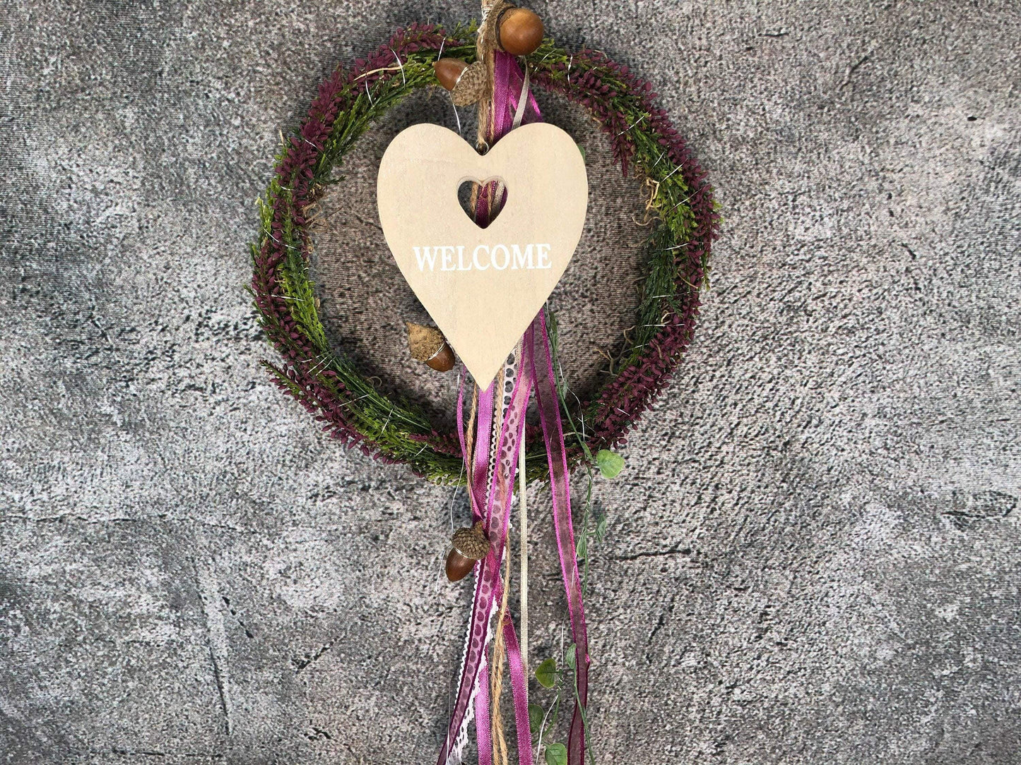Türkranz Heide Erika Holz Herz Welcome Herbst Herbstlich Türschmuck Modern Wunschfarbe Wunschgröße Tür Schmuck ganzjährig – handgemacht aus Seiden- und Kunstblumen, langlebig & pflegeleicht von SarahsFlowerStudio