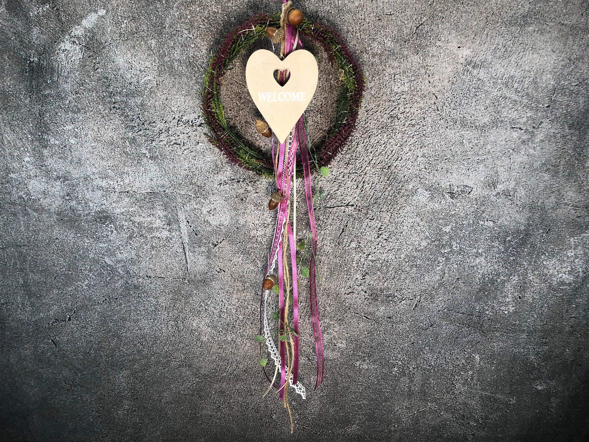 Türkranz Heide Erika Holz Herz Welcome Herbst Herbstlich Türschmuck Modern Wunschfarbe Wunschgröße Tür Schmuck ganzjährig – handgemacht aus Seiden- und Kunstblumen, langlebig & pflegeleicht von SarahsFlowerStudio
