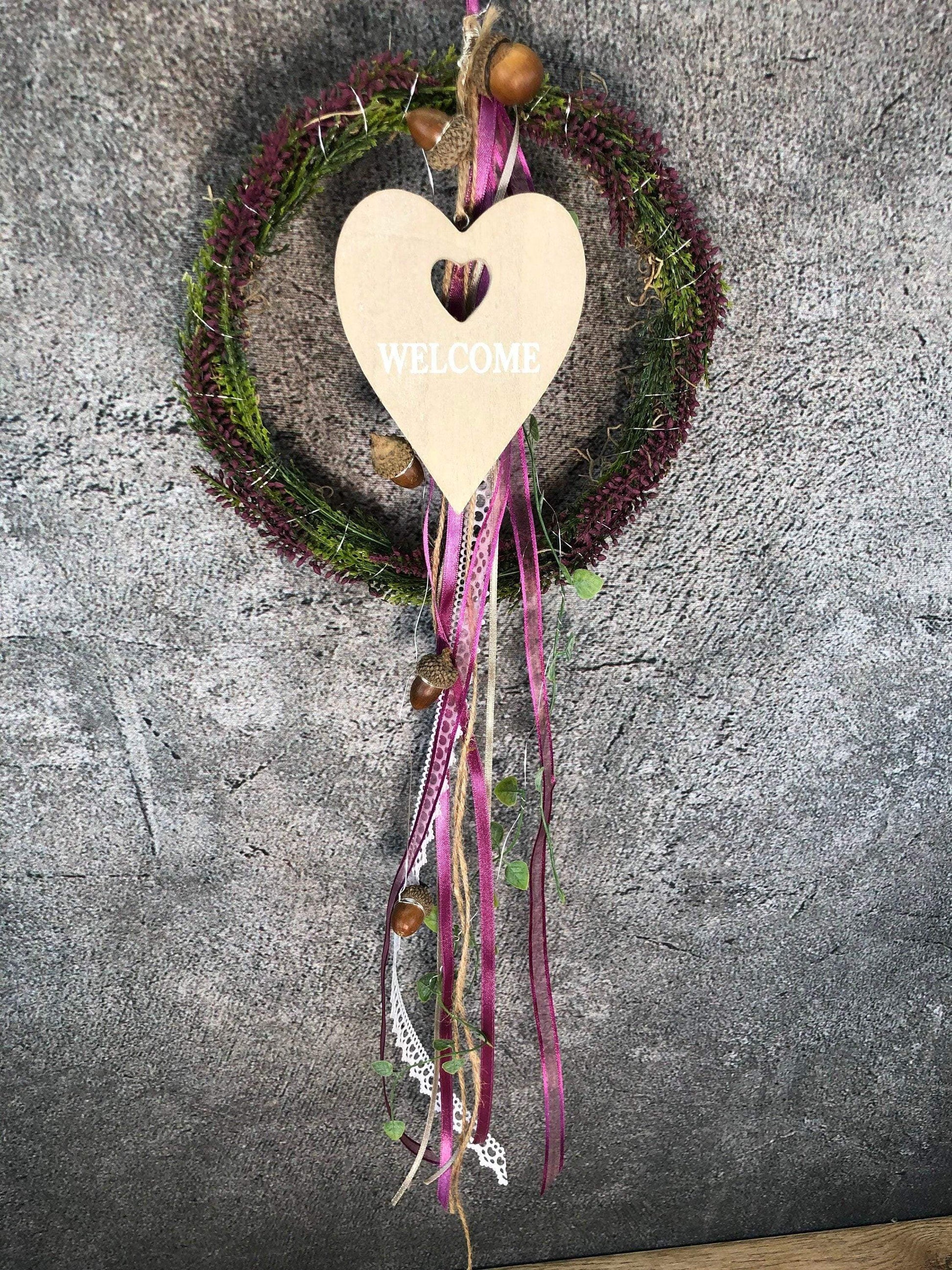 Türkranz Heide Erika Holz Herz Welcome Herbst Herbstlich Türschmuck Modern Wunschfarbe Wunschgröße Tür Schmuck ganzjährig – handgemacht aus Seiden- und Kunstblumen, langlebig & pflegeleicht von SarahsFlowerStudio