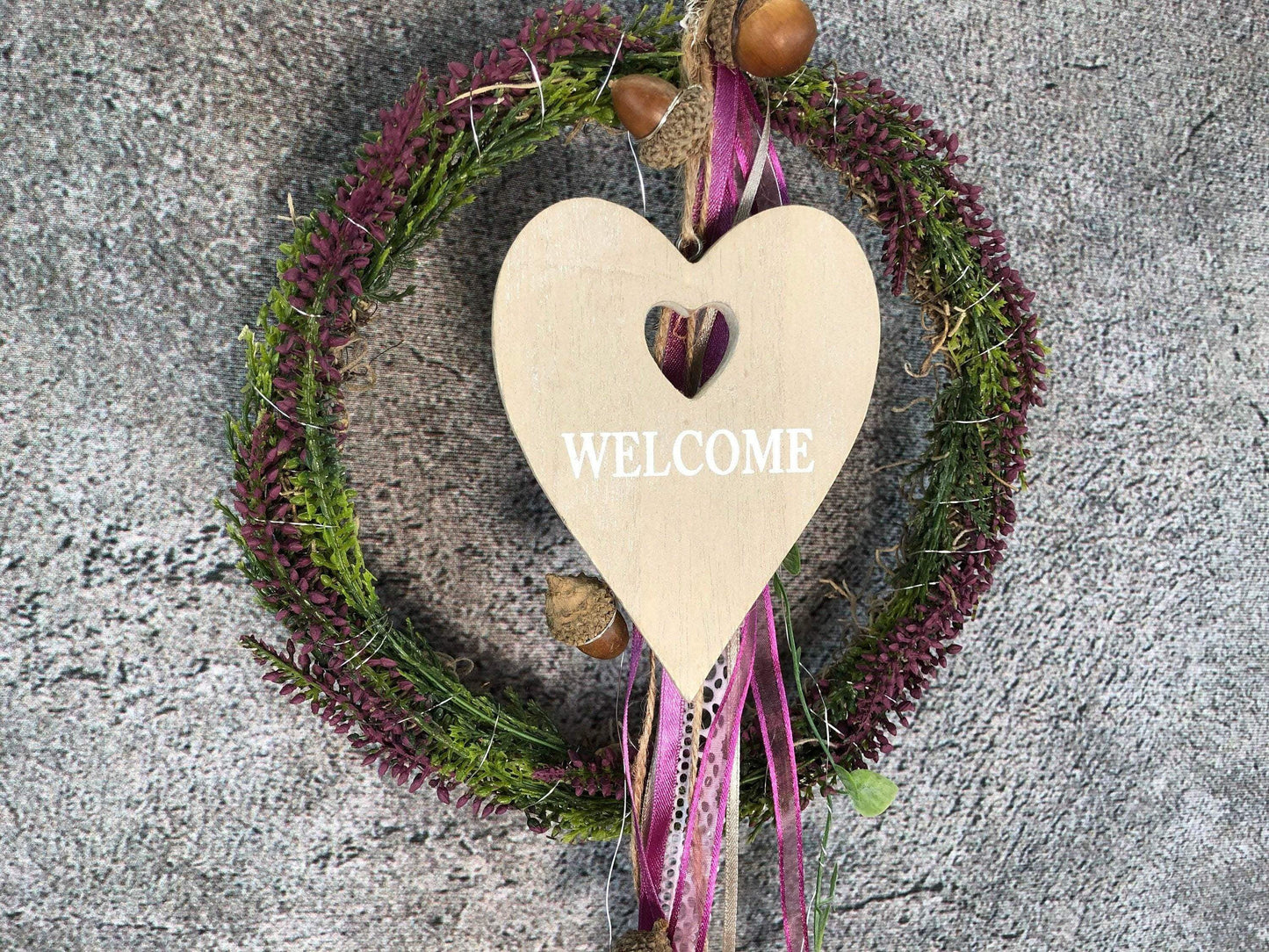 Türkranz Heide Erika Holz Herz Welcome Herbst Herbstlich Türschmuck Modern Wunschfarbe Wunschgröße Tür Schmuck ganzjährig – handgemacht aus Seiden- und Kunstblumen, langlebig & pflegeleicht von SarahsFlowerStudio