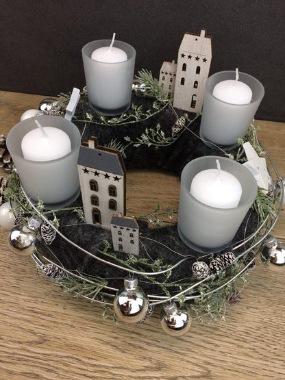 Adventskranz Adventskalender Gläser Häuser Sterne Kugeln Kerzen Tanne Filz Modern Natürlich Getrocknet Künstlich Haltbar – handgemacht aus Seiden- und Kunstblumen, langlebig & pflegeleicht von SarahsFlowerStudio