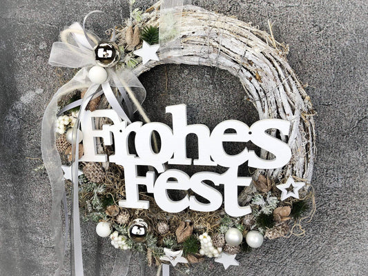 Türkranz Frohes Fest Türschmuck Weihnachten Weidenkranz Zapfen Kugeln Stern Apfel Knöpfe Tanne Band Modern – handgemacht aus Seiden- und Kunstblumen, langlebig & pflegeleicht von SarahsFlowerStudio