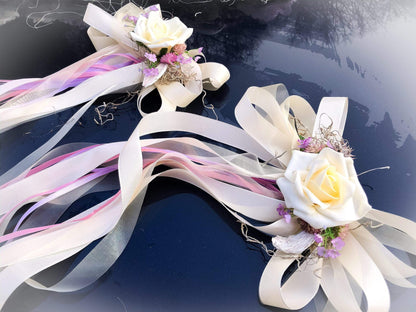 Autoschmuck Set 3 Teilig Herz und Schleifen Autodekoration Autoblumenschmuck Gesteck Hochzeit Pfingstrosen Rose Efeu Schleifen Modern Edel – handgemacht aus Seiden- und Kunstblumen, langlebig & pflegeleicht von SarahsFlowerStudio