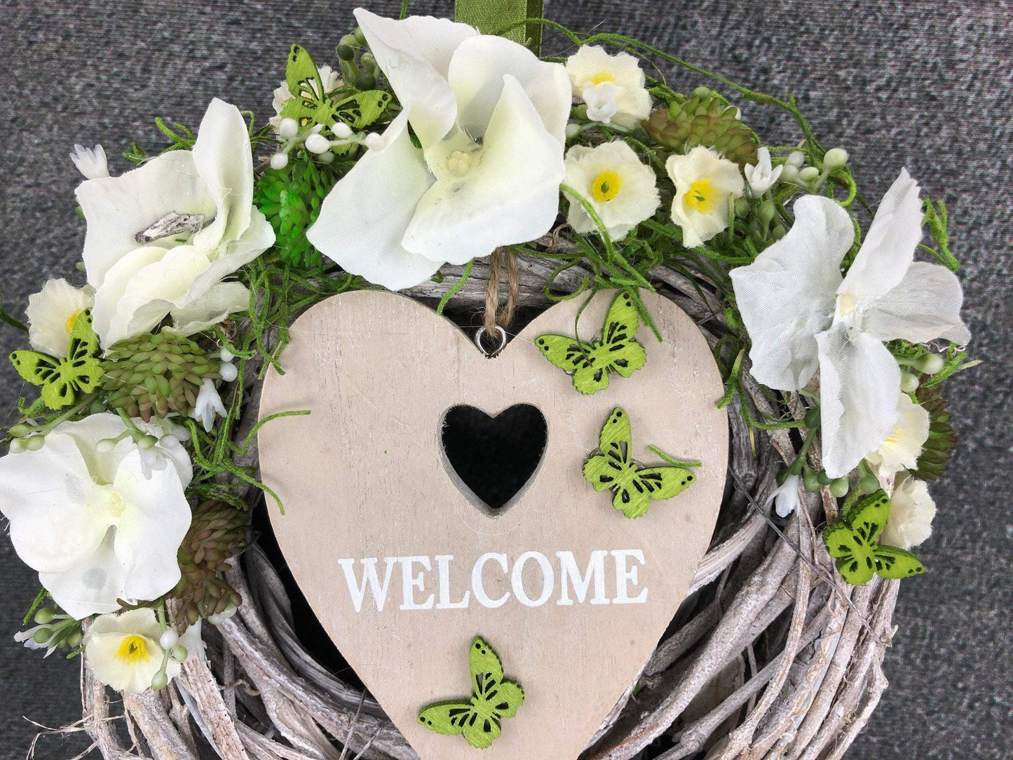 Türkranz Türdeko Türschmuck Herz Welcome Modern ganzjährig Tür Schmuck Schmetterling Herbst – handgemacht aus Seiden- und Kunstblumen, langlebig & pflegeleicht von SarahsFlowerStudio