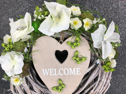 Türkranz Türdeko Türschmuck Herz Welcome Modern ganzjährig Tür Schmuck Schmetterling Herbst – handgemacht aus Seiden- und Kunstblumen, langlebig & pflegeleicht von SarahsFlowerStudio