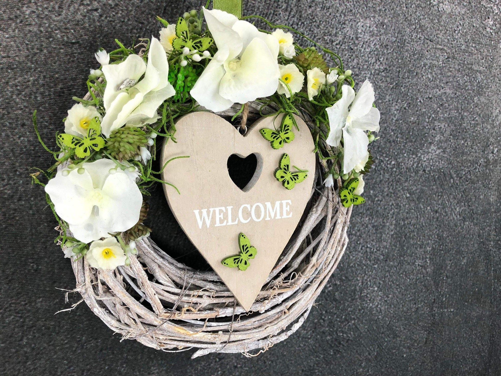 Türkranz Türdeko Türschmuck Herz Welcome Modern ganzjährig Tür Schmuck Schmetterling Herbst – handgemacht aus Seiden- und Kunstblumen, langlebig & pflegeleicht von SarahsFlowerStudio