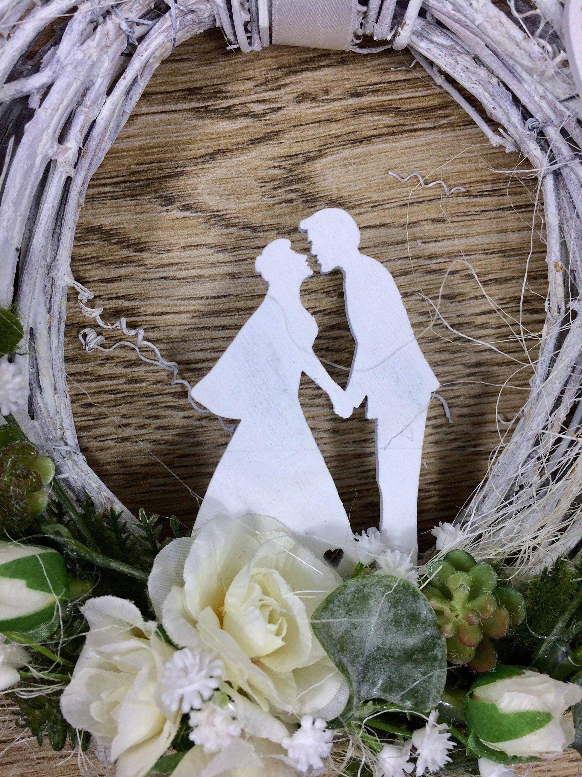 Türkranz 20cm Türdeko Türschmuck Hochzeit Rosen Schleierkraut Hochzeitspaar Weiß SukkulentenModern ganzjährig Tür Schmuck Herbst – handgemacht aus Seiden- und Kunstblumen, langlebig & pflegeleicht von SarahsFlowerStudio