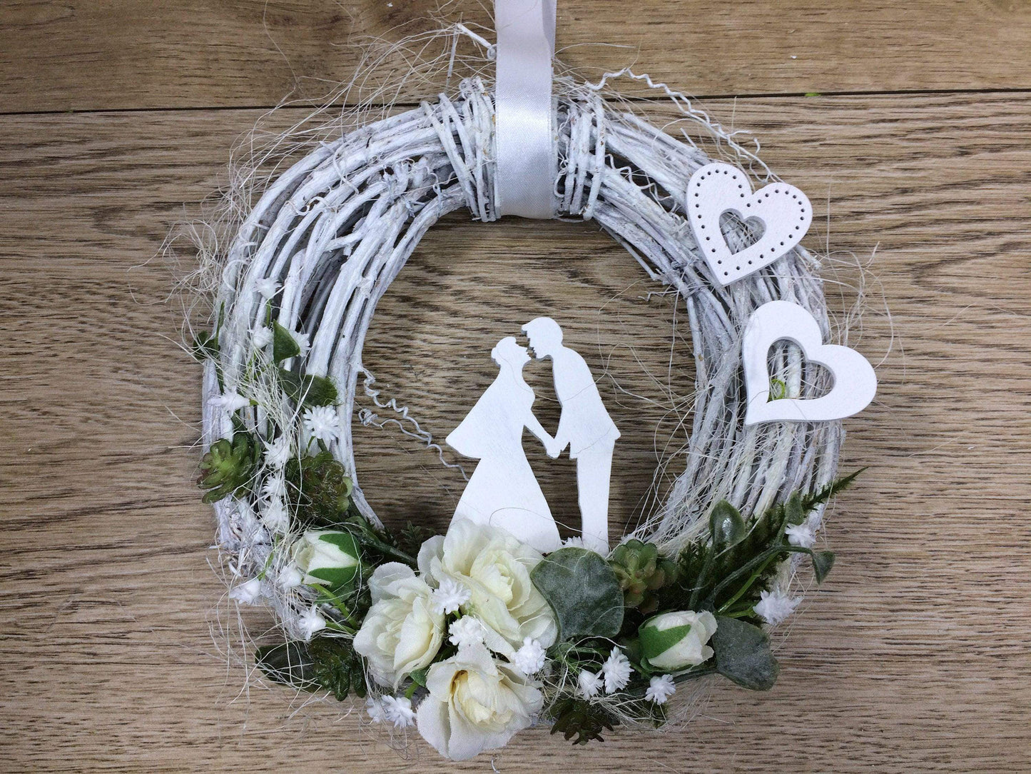Türkranz 20cm Türdeko Türschmuck Hochzeit Rosen Schleierkraut Hochzeitspaar Weiß SukkulentenModern ganzjährig Tür Schmuck Herbst – handgemacht aus Seiden- und Kunstblumen, langlebig & pflegeleicht von SarahsFlowerStudio