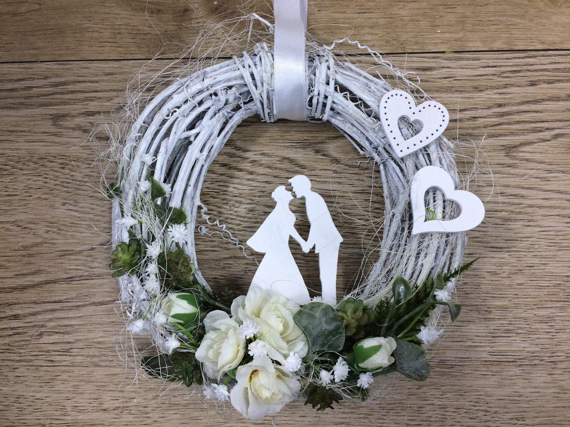 Türkranz 20cm Türdeko Türschmuck Hochzeit Rosen Schleierkraut Hochzeitspaar Weiß SukkulentenModern ganzjährig Tür Schmuck Herbst – handgemacht aus Seiden- und Kunstblumen, langlebig & pflegeleicht von SarahsFlowerStudio