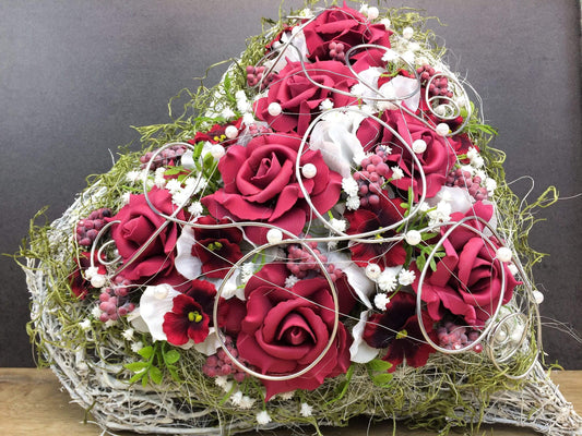 Grabgesteck Rosen Hortensien Grabschmuck Herz Farbwunsch Grabdeko Grabdekoration – handgemacht aus Seiden- und Kunstblumen, langlebig & pflegeleicht von SarahsFlowerStudio