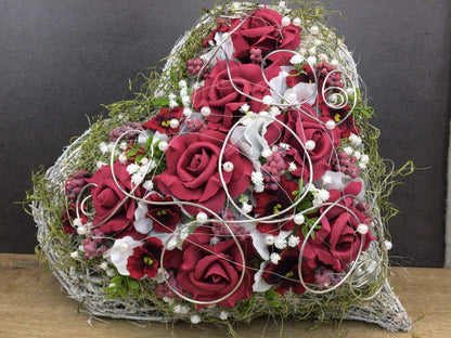 Grabgesteck Rosen Hortensien Grabschmuck Herz Farbwunsch Grabdeko Grabdekoration – handgemacht aus Seiden- und Kunstblumen, langlebig & pflegeleicht von SarahsFlowerStudio