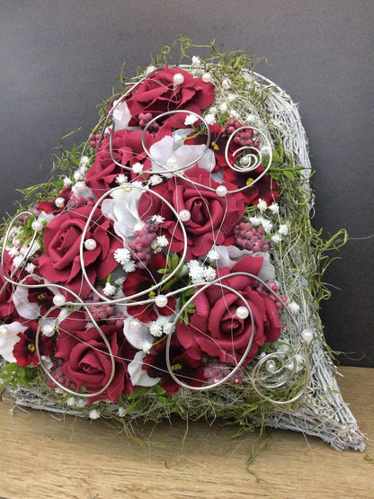Grabgesteck Rosen Hortensien Grabschmuck Herz Farbwunsch Grabdeko Grabdekoration – handgemacht aus Seiden- und Kunstblumen, langlebig & pflegeleicht von SarahsFlowerStudio