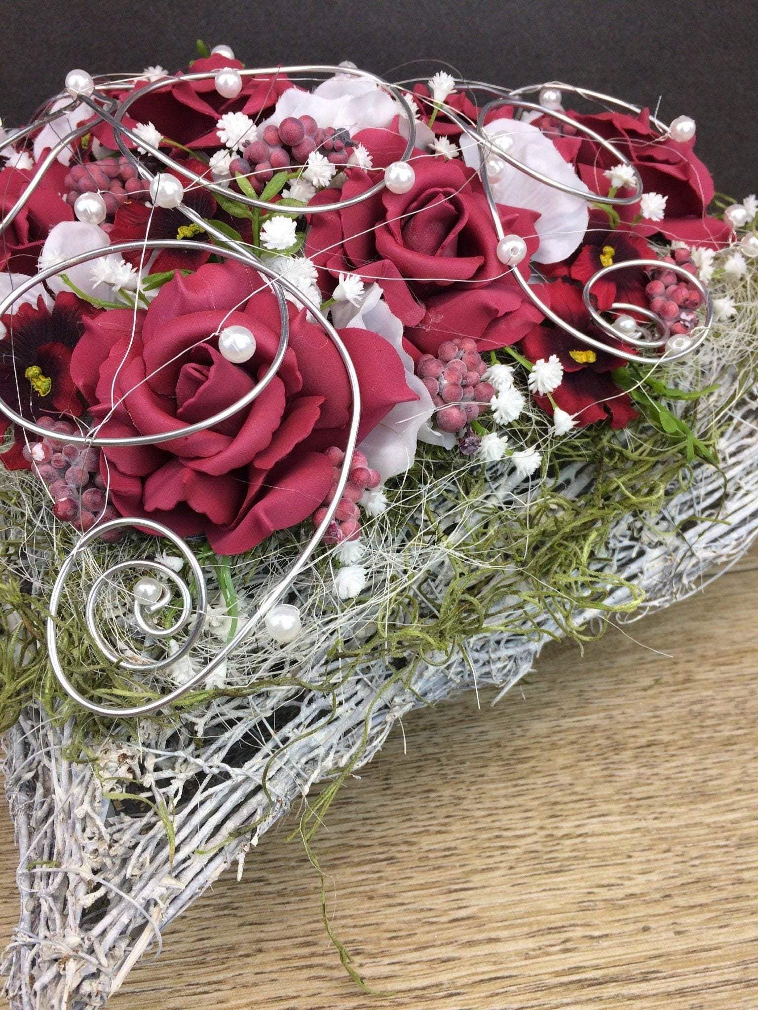 Grabgesteck Rosen Hortensien Grabschmuck Herz Farbwunsch Grabdeko Grabdekoration – handgemacht aus Seiden- und Kunstblumen, langlebig & pflegeleicht von SarahsFlowerStudio