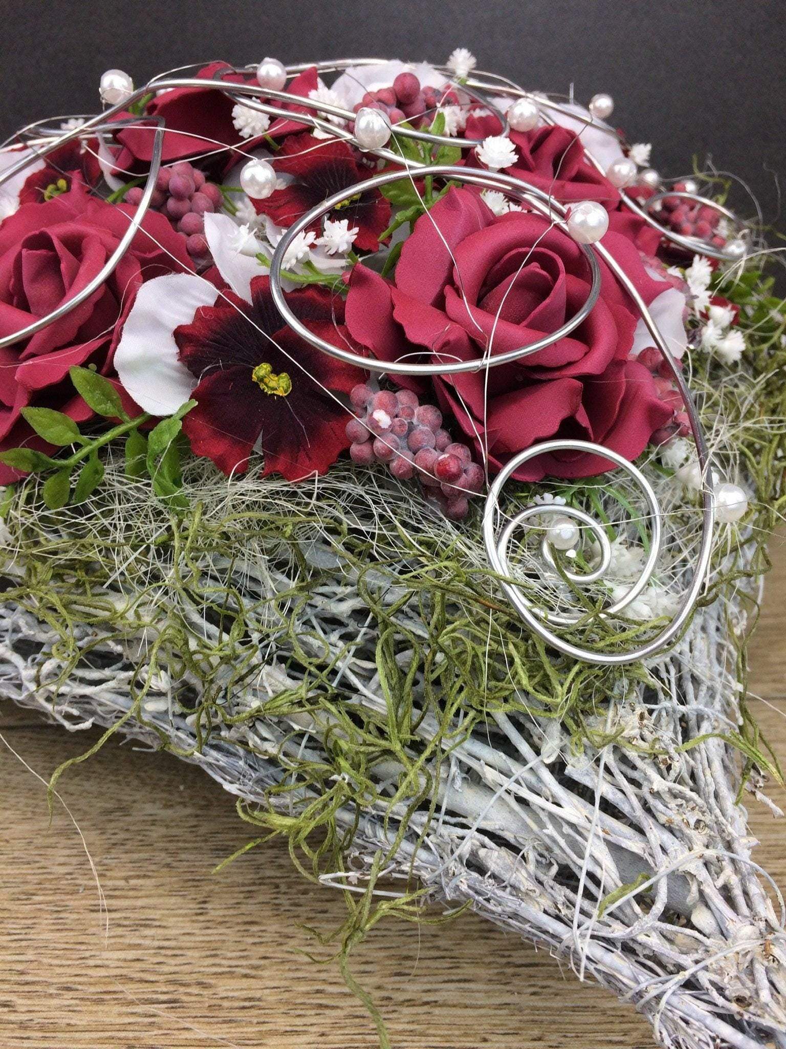 Grabgesteck Rosen Hortensien Grabschmuck Herz Farbwunsch Grabdeko Grabdekoration – handgemacht aus Seiden- und Kunstblumen, langlebig & pflegeleicht von SarahsFlowerStudio