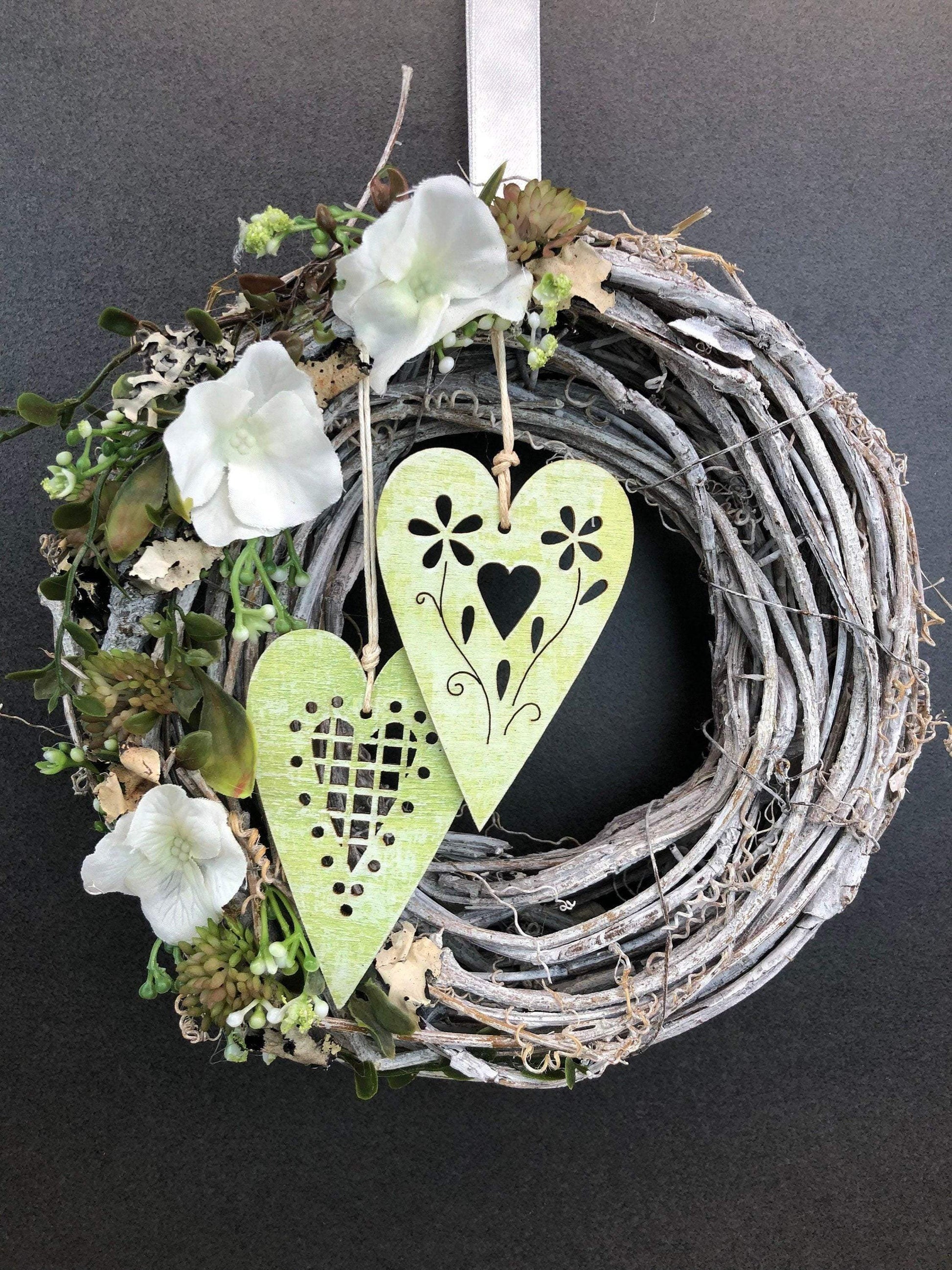 Türkranz Türdeko Türschmuck Frühling Herz Modern ganzjährig Tür Schmuck Eukalyptus Herbst – handgemacht aus Seiden- und Kunstblumen, langlebig & pflegeleicht von SarahsFlowerStudio