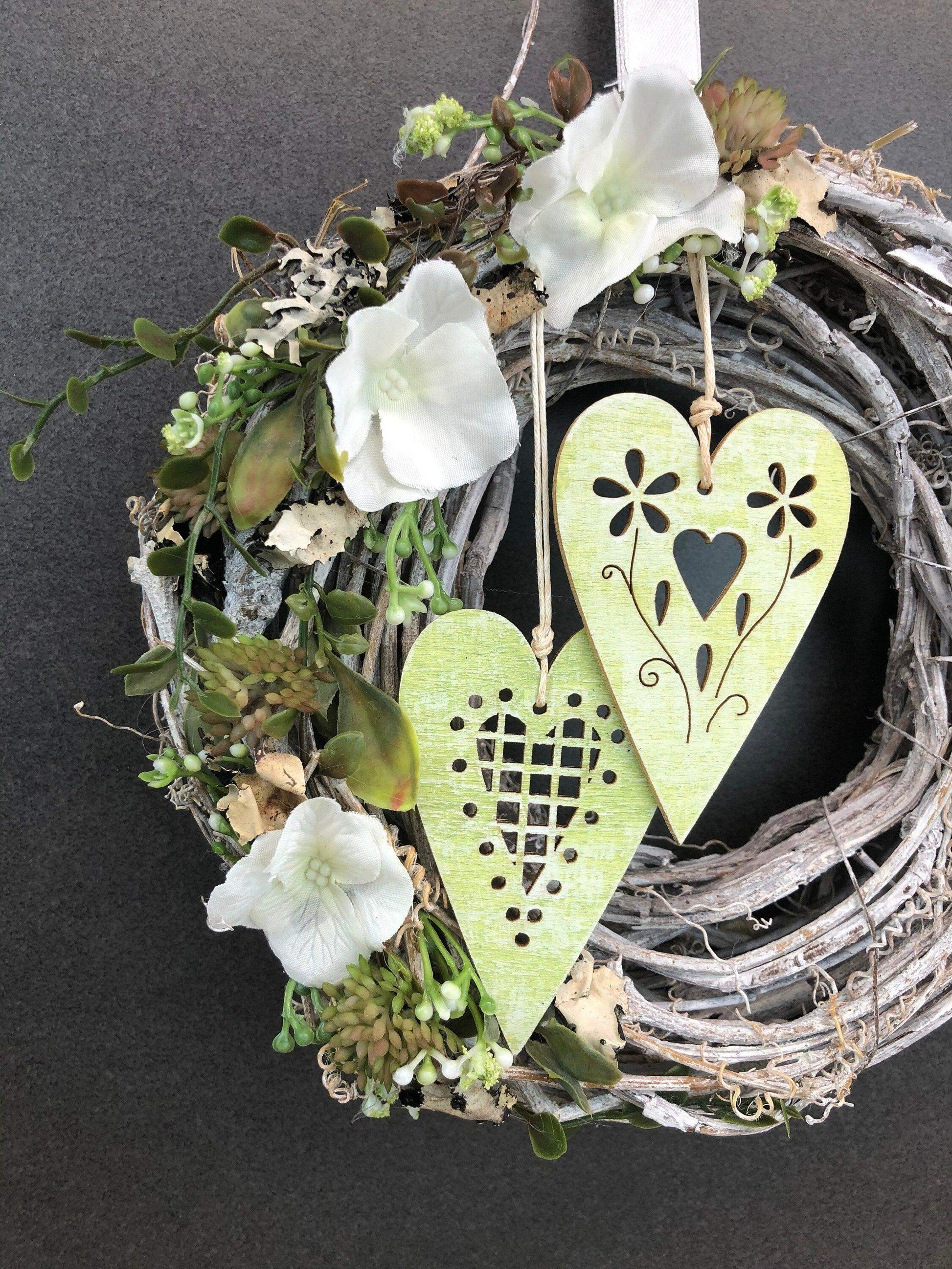 Türkranz Türdeko Türschmuck Frühling Herz Modern ganzjährig Tür Schmuck Eukalyptus Herbst – handgemacht aus Seiden- und Kunstblumen, langlebig & pflegeleicht von SarahsFlowerStudio