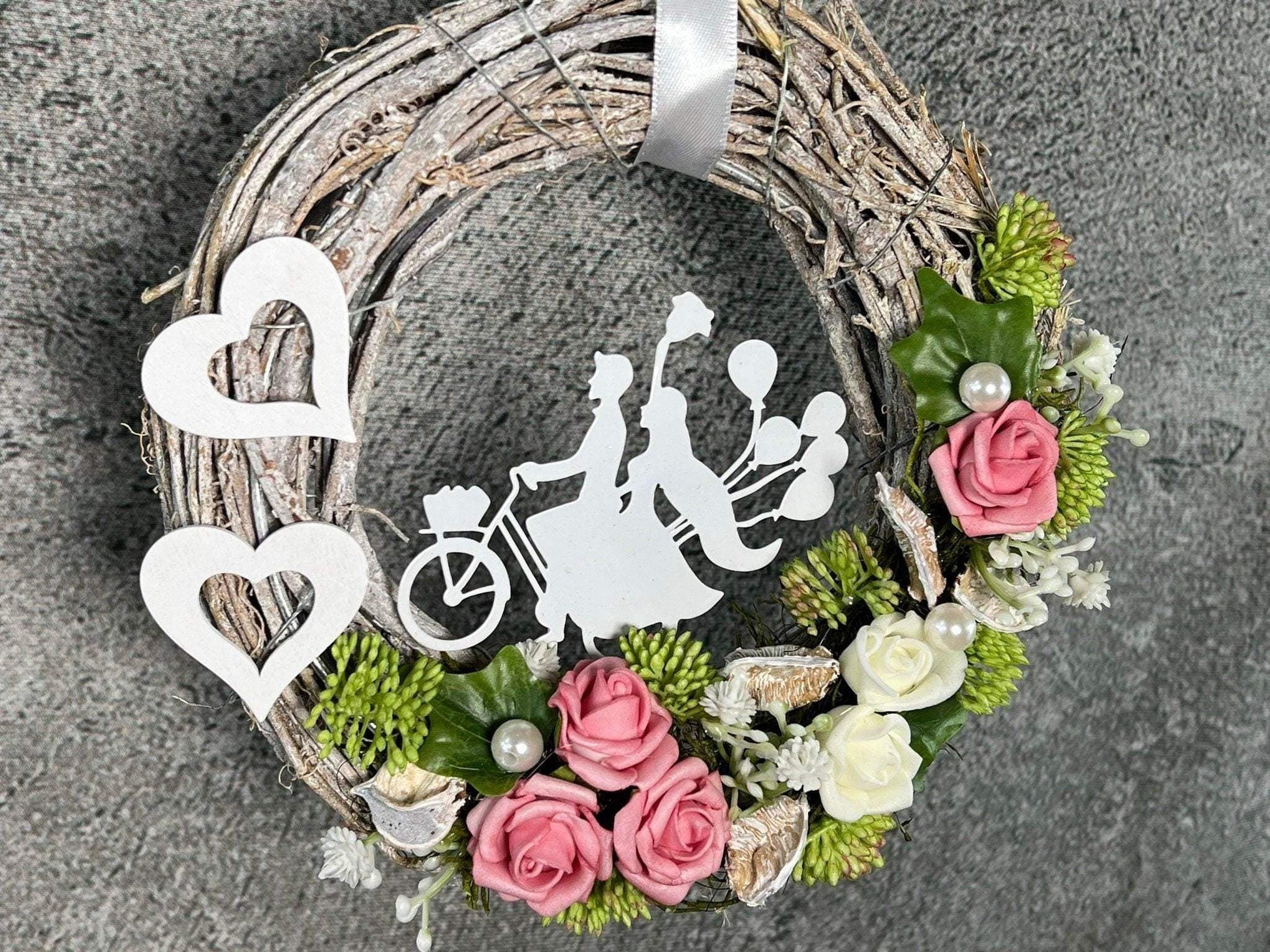 Türkranz 20cm Türdeko Türschmuck Hochzeit Hochzeitspaar Rosen ganzjährig Tür Schmuck – handgemacht aus Seiden- und Kunstblumen, langlebig & pflegeleicht von SarahsFlowerStudio