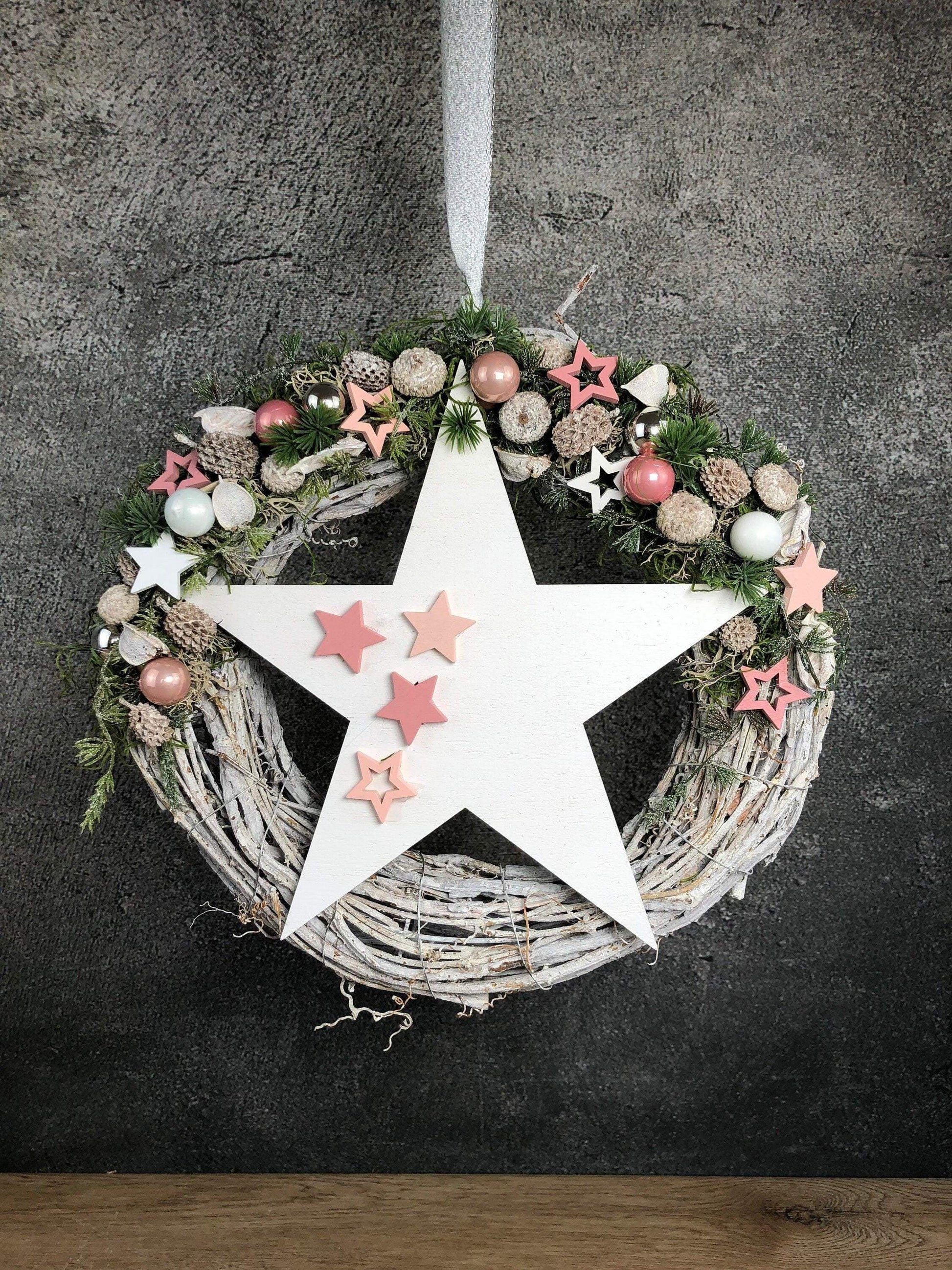 Türkranz Stern Advent Kranz Rosa Stern Türdekoration Weihnachten Weidenkranz – handgemacht aus Seiden- und Kunstblumen, langlebig & pflegeleicht von SarahsFlowerStudio