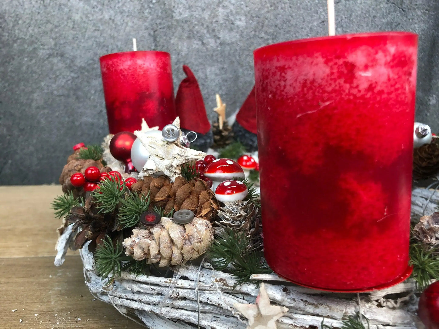 Adventskranz Adventskalender – handgemacht aus Seiden- und Kunstblumen, langlebig & pflegeleicht von SarahsFlowerStudio