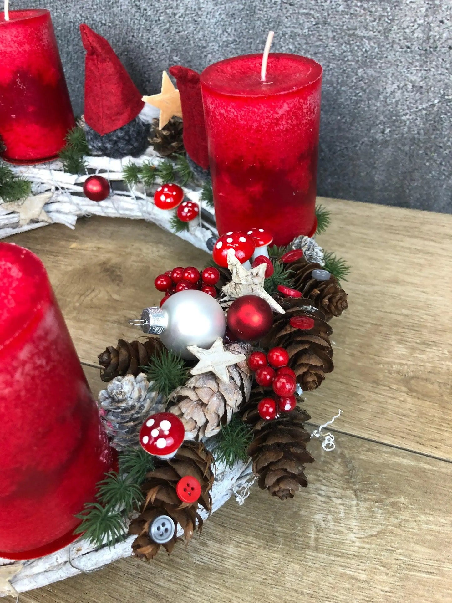 Adventskranz Adventskalender – handgemacht aus Seiden- und Kunstblumen, langlebig & pflegeleicht von SarahsFlowerStudio