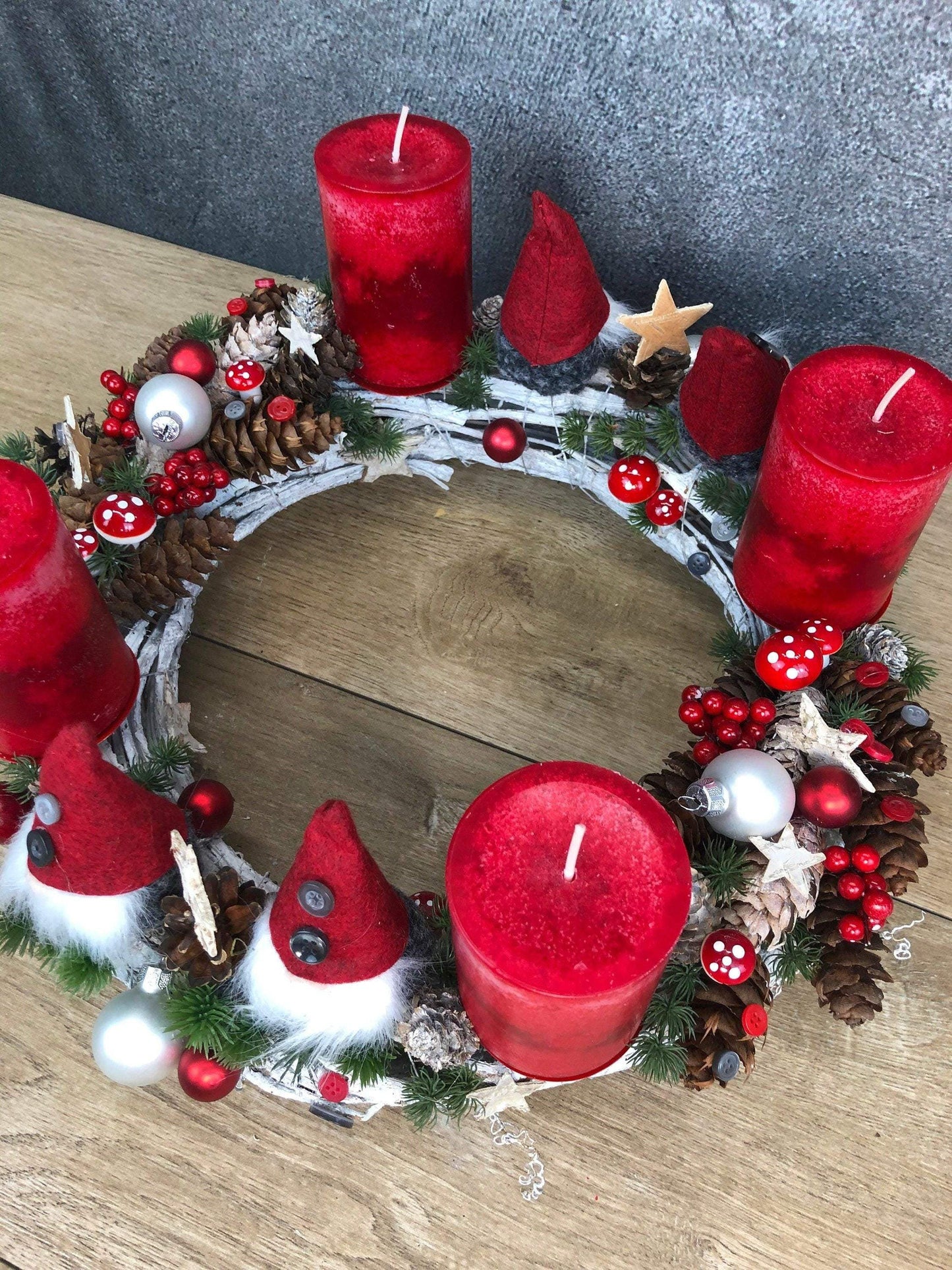 Adventskranz Adventskalender – handgemacht aus Seiden- und Kunstblumen, langlebig & pflegeleicht von SarahsFlowerStudio