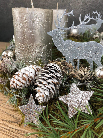 Adventskranz Adventskalender Hirsch Moos 35cm Zapfen Glitzer Frost mehrjährig groß rund – handgemacht aus Seiden- und Kunstblumen, langlebig & pflegeleicht von SarahsFlowerStudio