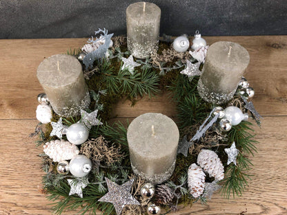 Adventskranz Adventskalender Hirsch Moos 35cm Zapfen Glitzer Frost mehrjährig groß rund – handgemacht aus Seiden- und Kunstblumen, langlebig & pflegeleicht von SarahsFlowerStudio
